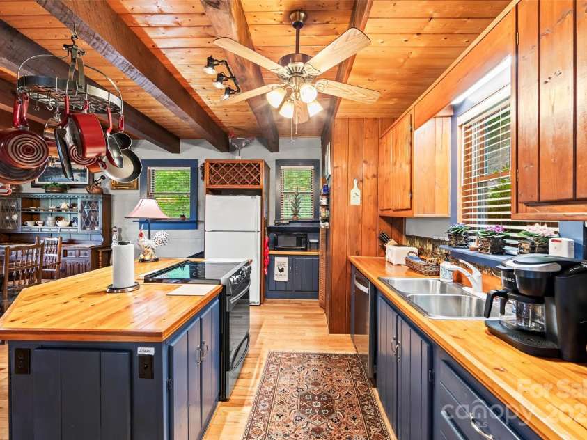 260 Smoky View Drive, Bryson City, NC 28713.  MLS# CAR4265054, YatesRealty ID 19388. 