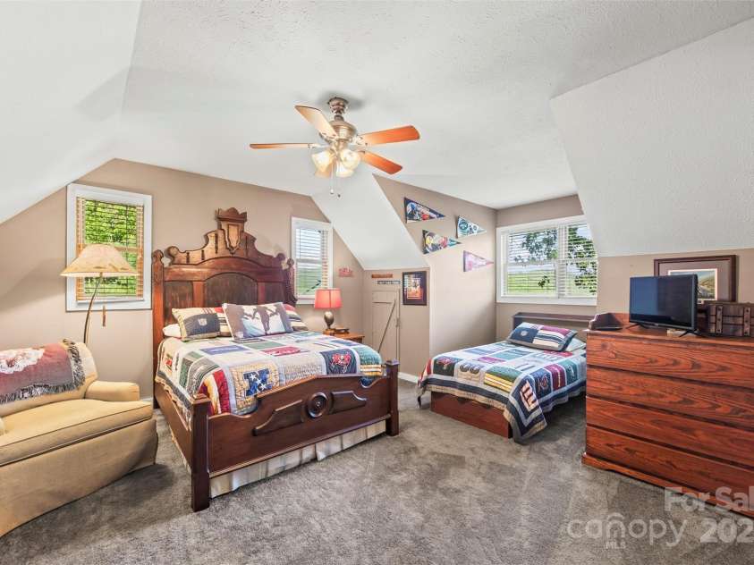 260 Smoky View Drive, Bryson City, NC 28713.  MLS# CAR4265054, YatesRealty ID 19388. 