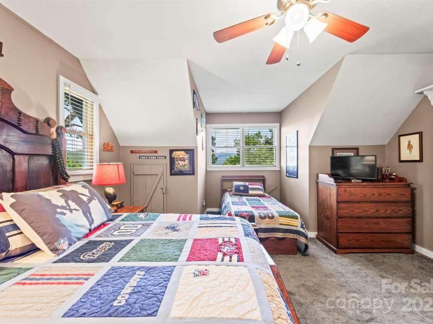 260 Smoky View Drive, Bryson City, NC 28713.  MLS# CAR4265054, YatesRealty ID 19388. 