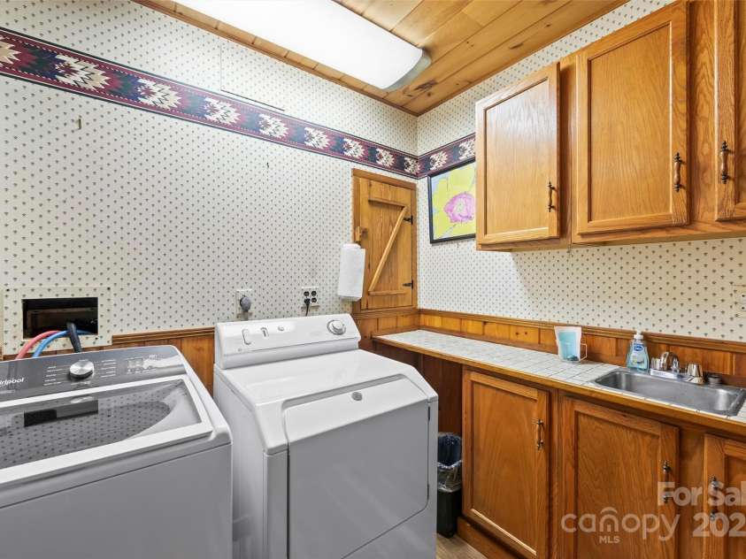 260 Smoky View Drive, Bryson City, NC 28713.  MLS# CAR4265054, YatesRealty ID 19388. 