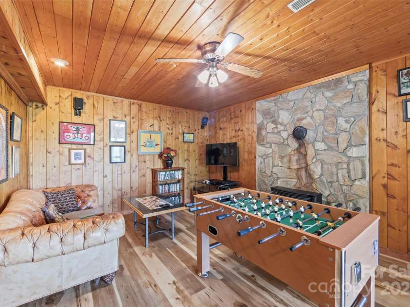 260 Smoky View Drive, Bryson City, NC 28713.  MLS# CAR4265054, YatesRealty ID 19388. 