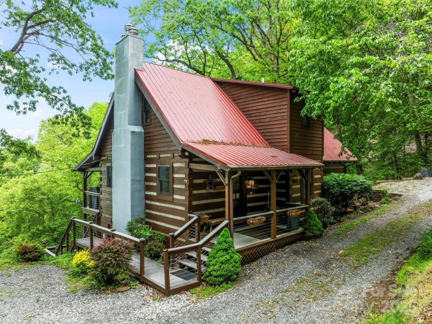 260 Smoky View Drive, Bryson City, NC 28713.  MLS# CAR4265054, YatesRealty ID 19388. 