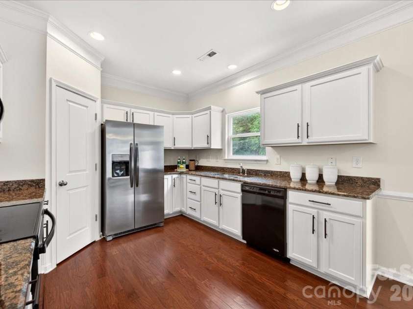 16106 Long Talon Way, Charlotte, NC 28278.  MLS# CAR4352599, YatesRealty ID 19389. 