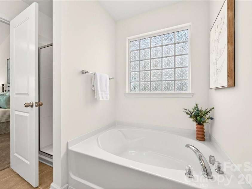 16106 Long Talon Way, Charlotte, NC 28278.  MLS# CAR4352599, YatesRealty ID 19389. 