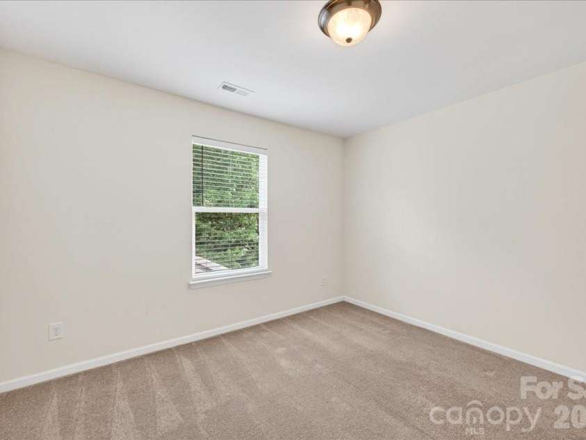 16106 Long Talon Way, Charlotte, NC 28278.  MLS# CAR4352599, YatesRealty ID 19389. 