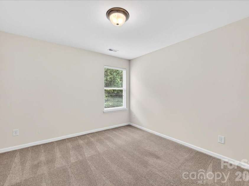 16106 Long Talon Way, Charlotte, NC 28278.  MLS# CAR4352599, YatesRealty ID 19389. 