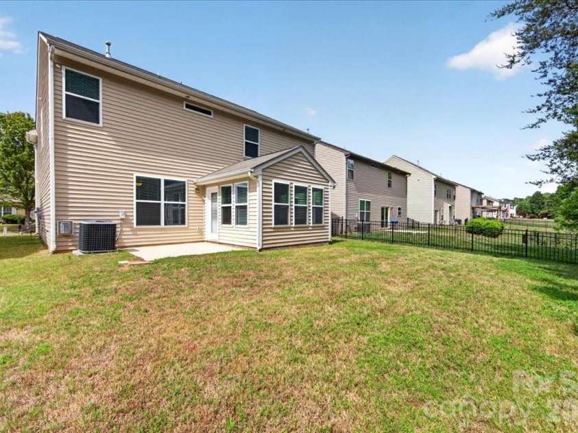 16106 Long Talon Way, Charlotte, NC 28278.  MLS# CAR4352599, YatesRealty ID 19389. 