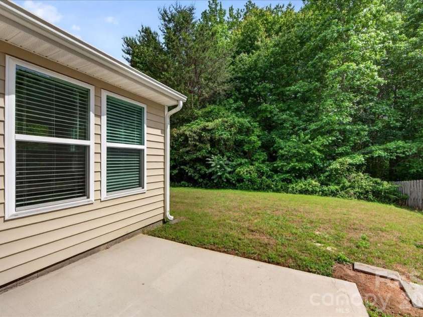 16106 Long Talon Way, Charlotte, NC 28278.  MLS# CAR4352599, YatesRealty ID 19389. 