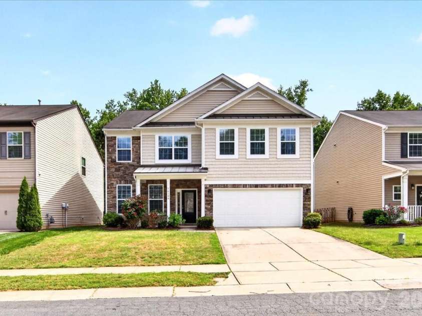16106 Long Talon Way, Charlotte, NC 28278.  MLS# CAR4352599, YatesRealty ID 19389. 
