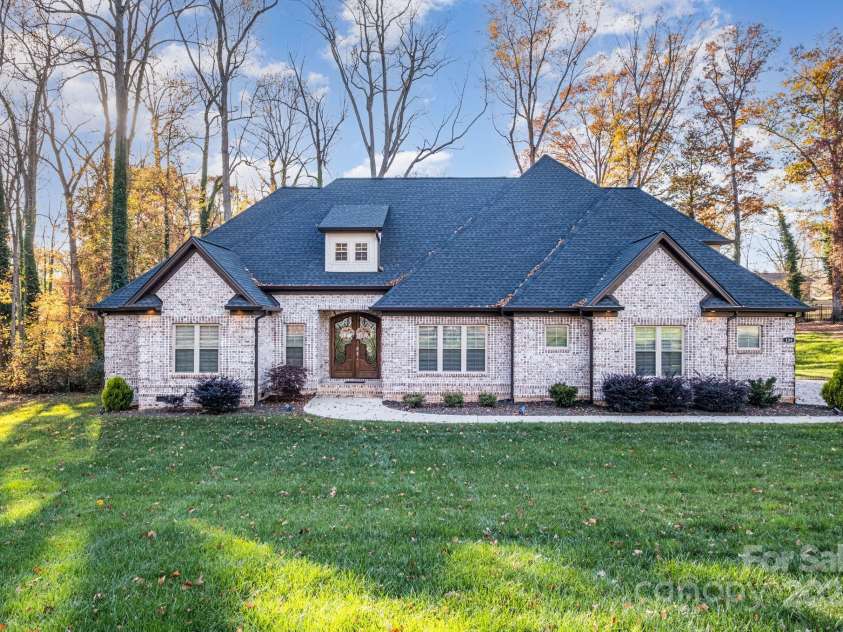 139 Trillium Drive, Statesville, NC 28625.  MLS# CAR4321888, YatesRealty ID 1939. 