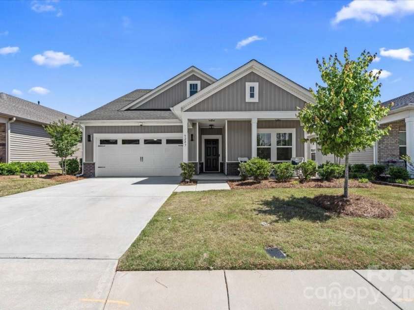 9287 Dunwich Drive, Gastonia, NC 28056.  MLS# CAR4376792, YatesRealty ID 19394. 