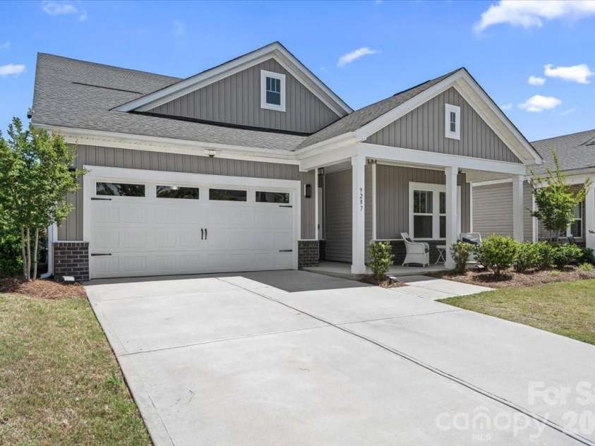 9287 Dunwich Drive, Gastonia, NC 28056.  MLS# CAR4376792, YatesRealty ID 19394. 