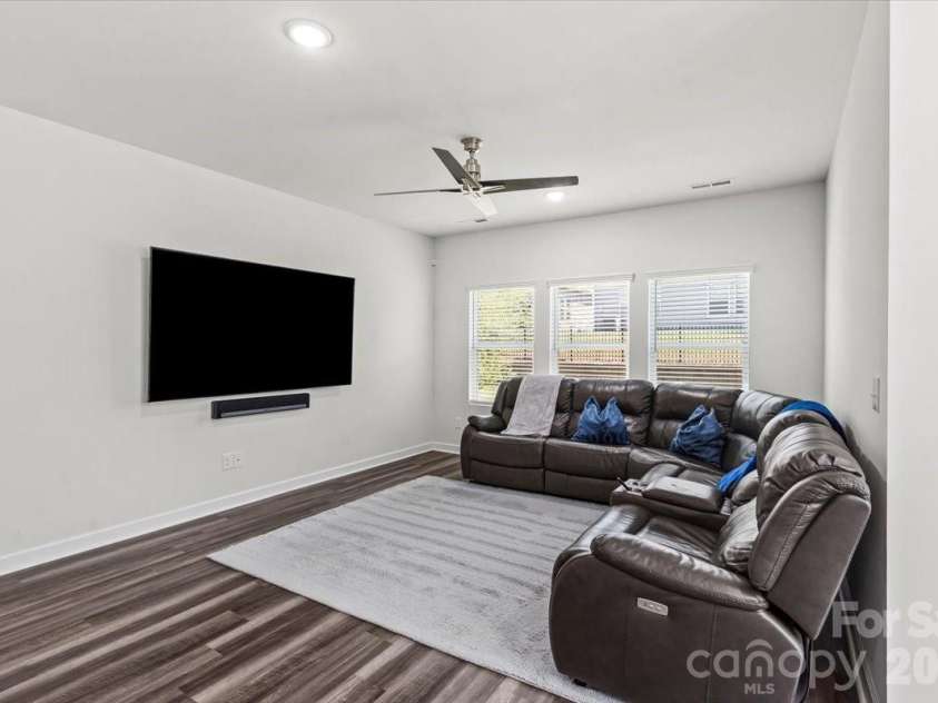 9287 Dunwich Drive, Gastonia, NC 28056.  MLS# CAR4376792, YatesRealty ID 19394. 