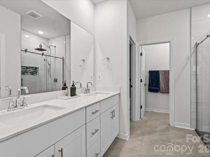 9287 Dunwich Drive, Gastonia, NC 28056.  MLS# CAR4376792, YatesRealty ID 19394. 