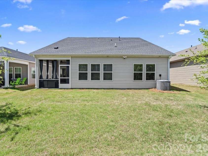 9287 Dunwich Drive, Gastonia, NC 28056.  MLS# CAR4376792, YatesRealty ID 19394. 