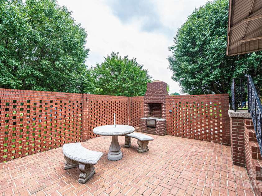 2836 20th Street Lane, Hickory, NC 28601.  MLS# CAR4268999, YatesRealty ID 19395. 