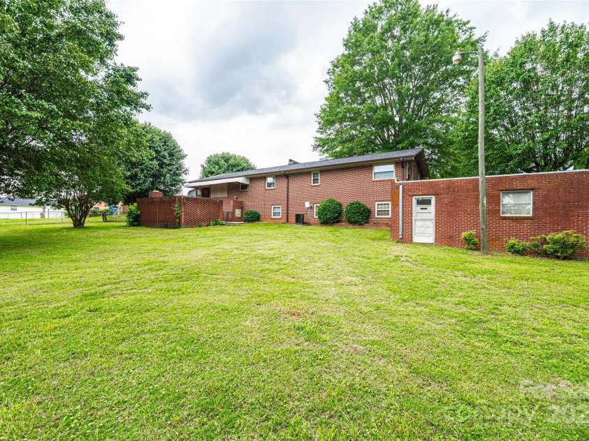2836 20th Street Lane, Hickory, NC 28601.  MLS# CAR4268999, YatesRealty ID 19395. 