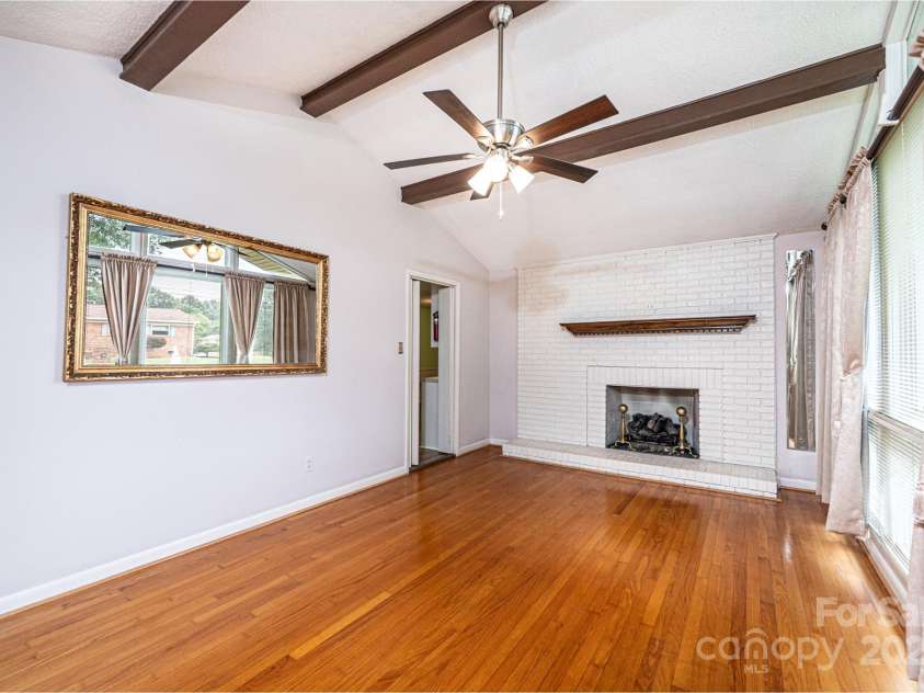 2836 20th Street Lane, Hickory, NC 28601.  MLS# CAR4268999, YatesRealty ID 19395. 