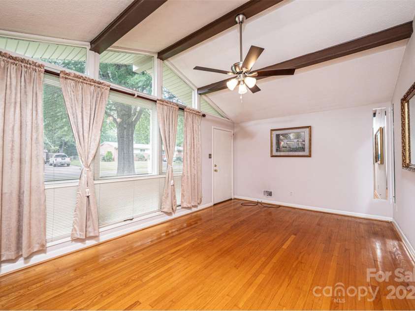 2836 20th Street Lane, Hickory, NC 28601.  MLS# CAR4268999, YatesRealty ID 19395. 