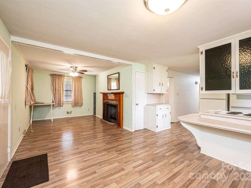 2836 20th Street Lane, Hickory, NC 28601.  MLS# CAR4268999, YatesRealty ID 19395. 