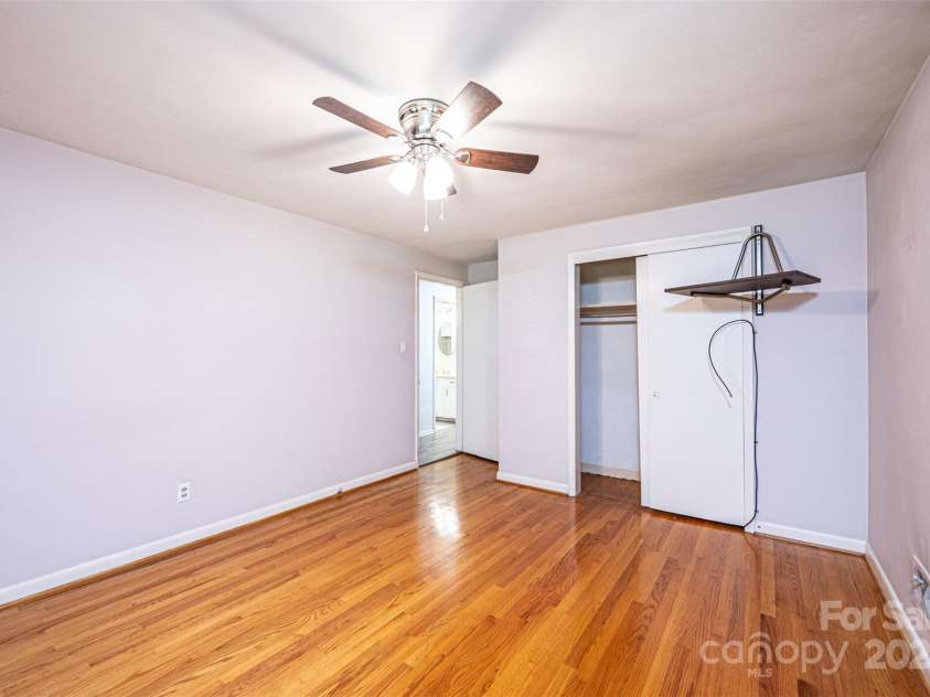 2836 20th Street Lane, Hickory, NC 28601.  MLS# CAR4268999, YatesRealty ID 19395. 