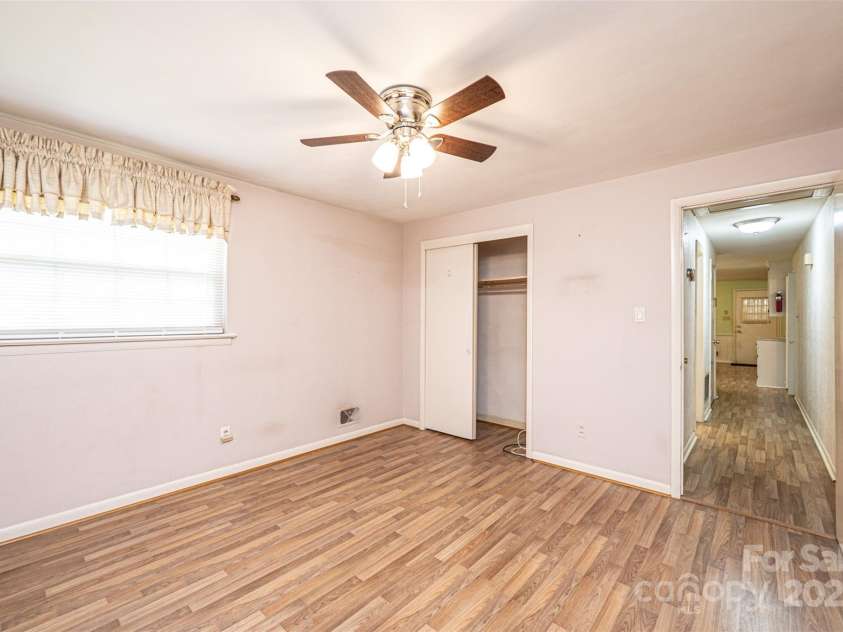 2836 20th Street Lane, Hickory, NC 28601.  MLS# CAR4268999, YatesRealty ID 19395. 