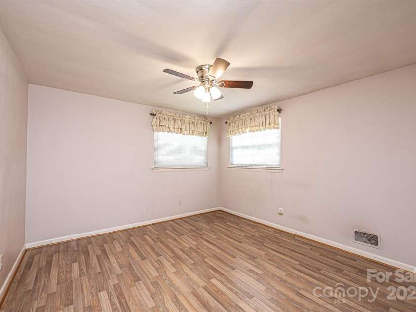 2836 20th Street Lane, Hickory, NC 28601.  MLS# CAR4268999, YatesRealty ID 19395. 