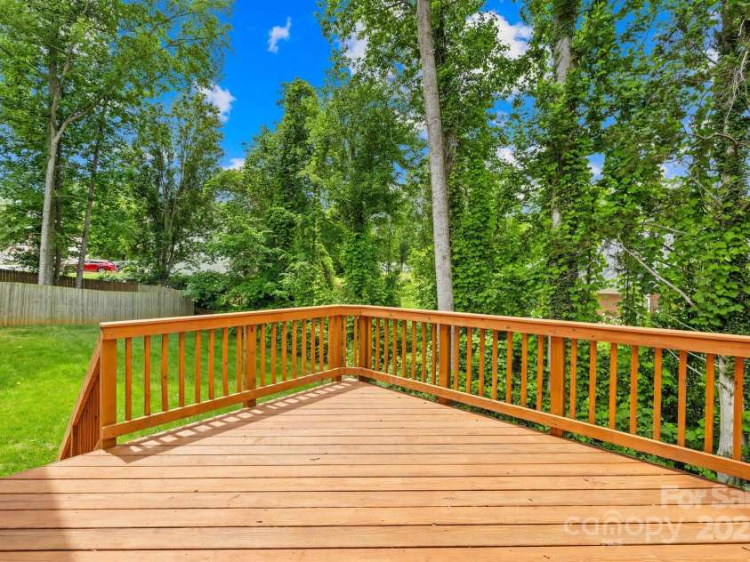 106 Kirsche Court, Mooresville, NC 28115.  MLS# CAR4253398, YatesRealty ID 19396. 