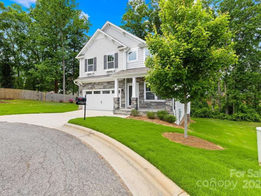 106 Kirsche Court, Mooresville, NC 28115.  MLS# CAR4253398, YatesRealty ID 19396. 