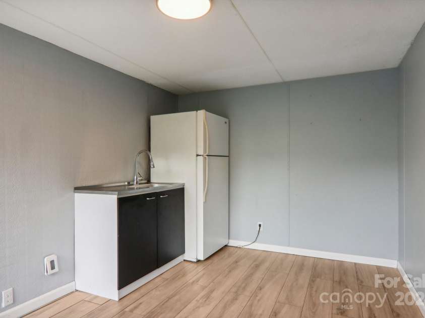 207 Vegas Drive, Leicester, NC 28748.  MLS# CAR4187393, YatesRealty ID 19397. 