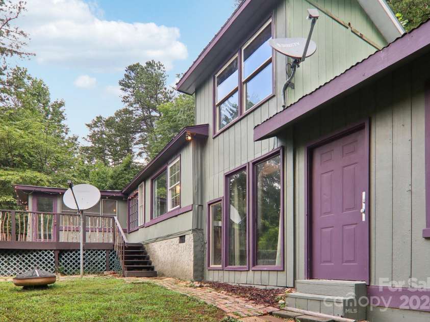 207 Vegas Drive, Leicester, NC 28748.  MLS# CAR4187393, YatesRealty ID 19397. 