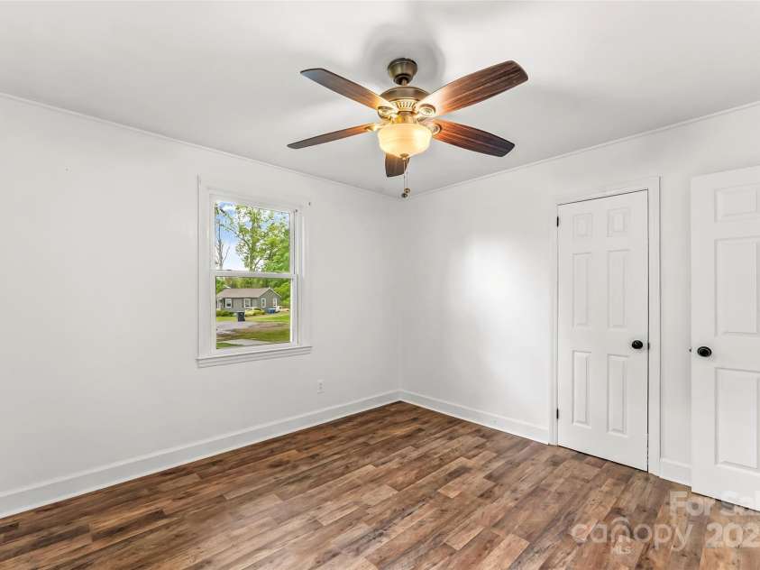93 34th Street Court, Hickory, NC 28601.  MLS# CAR4252444, YatesRealty ID 19398. 
