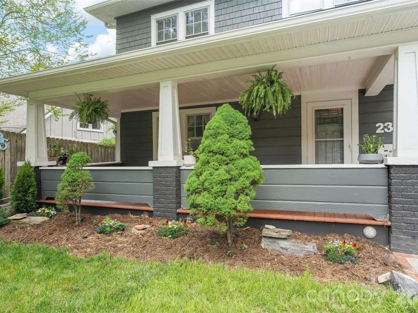 23 Lanvale Avenue, Asheville, NC 28806.  MLS# CAR4375893, YatesRealty ID 19399. 