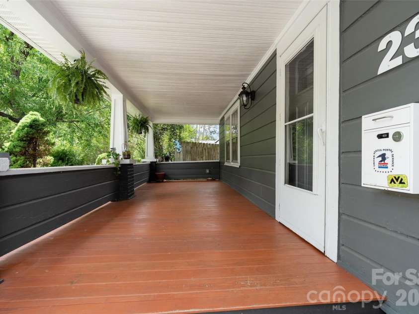 23 Lanvale Avenue, Asheville, NC 28806.  MLS# CAR4375893, YatesRealty ID 19399. 