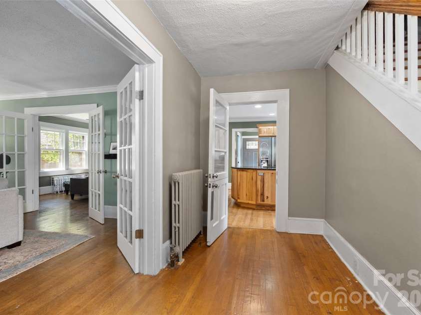 23 Lanvale Avenue, Asheville, NC 28806.  MLS# CAR4375893, YatesRealty ID 19399. 