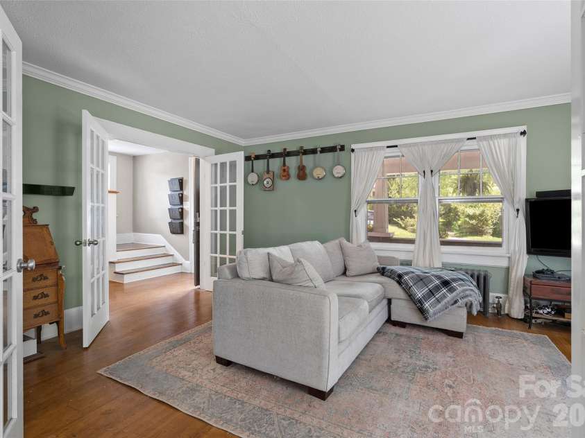 23 Lanvale Avenue, Asheville, NC 28806.  MLS# CAR4375893, YatesRealty ID 19399. 