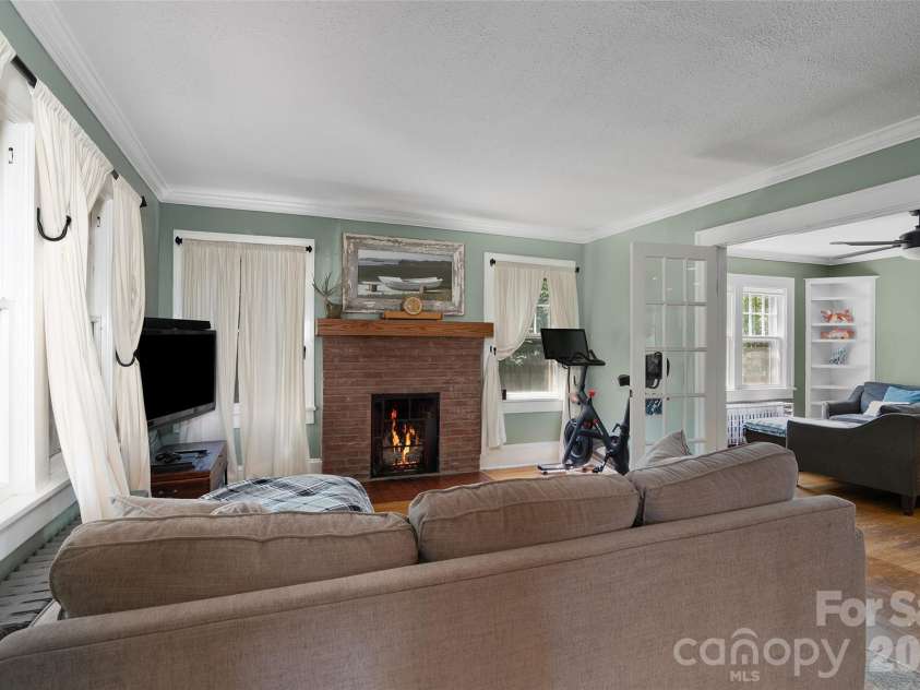 23 Lanvale Avenue, Asheville, NC 28806.  MLS# CAR4375893, YatesRealty ID 19399. 