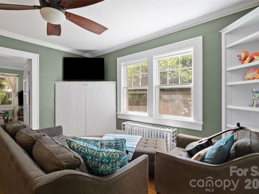 23 Lanvale Avenue, Asheville, NC 28806.  MLS# CAR4375893, YatesRealty ID 19399. 
