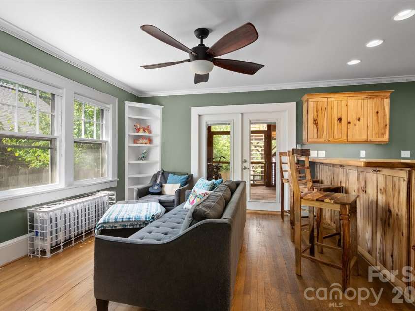 23 Lanvale Avenue, Asheville, NC 28806.  MLS# CAR4375893, YatesRealty ID 19399. 