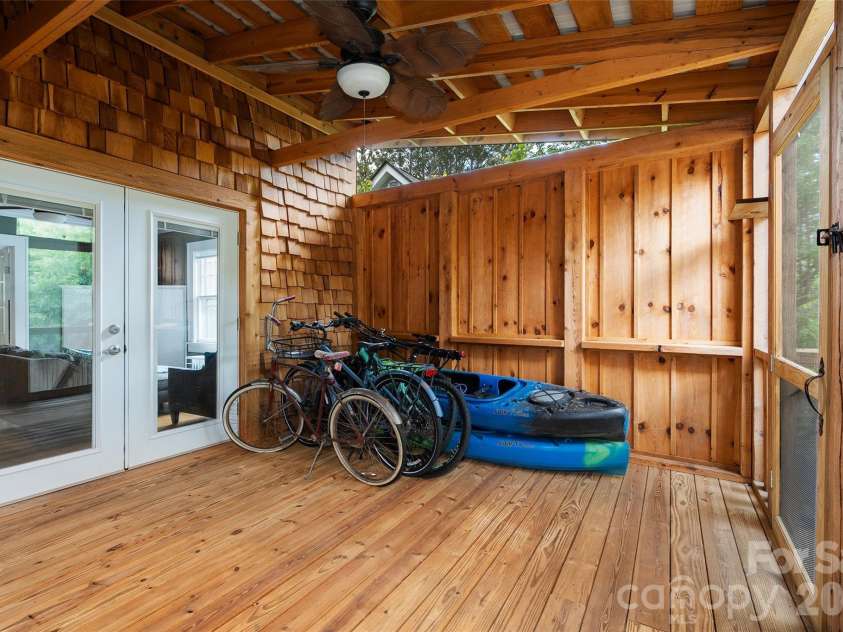 23 Lanvale Avenue, Asheville, NC 28806.  MLS# CAR4375893, YatesRealty ID 19399. 