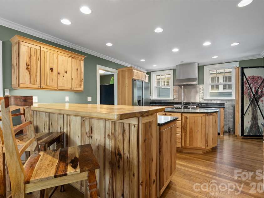 23 Lanvale Avenue, Asheville, NC 28806.  MLS# CAR4375893, YatesRealty ID 19399. 