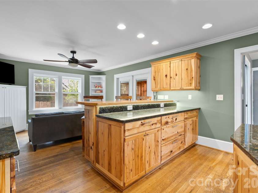 23 Lanvale Avenue, Asheville, NC 28806.  MLS# CAR4375893, YatesRealty ID 19399. 