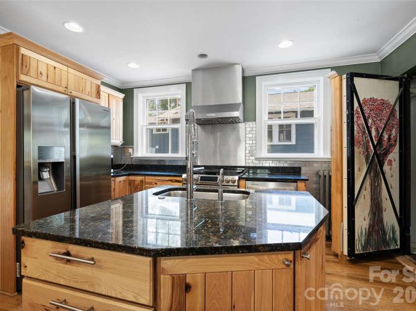23 Lanvale Avenue, Asheville, NC 28806.  MLS# CAR4375893, YatesRealty ID 19399. 