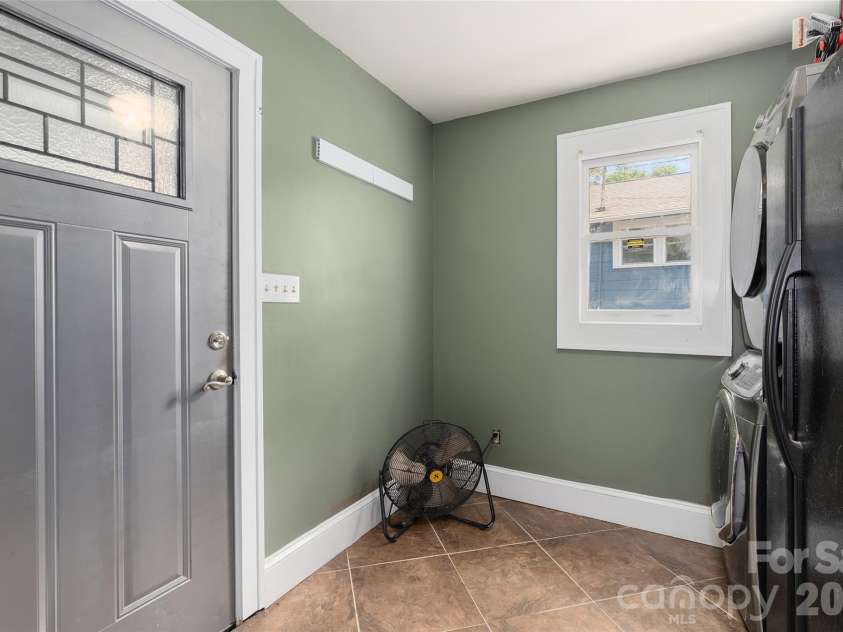 23 Lanvale Avenue, Asheville, NC 28806.  MLS# CAR4375893, YatesRealty ID 19399. 