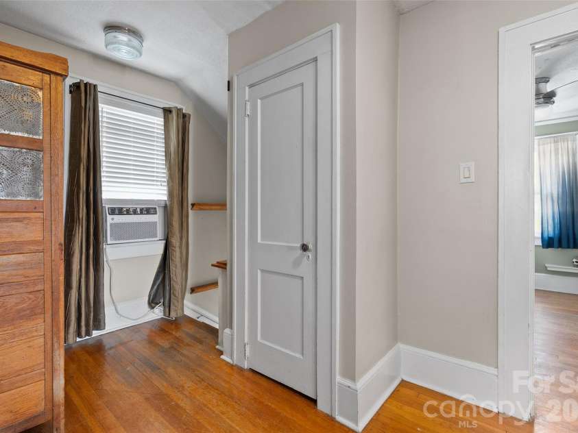 23 Lanvale Avenue, Asheville, NC 28806.  MLS# CAR4375893, YatesRealty ID 19399. 