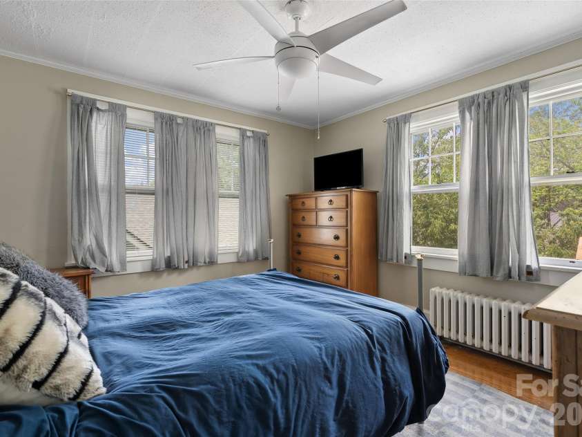 23 Lanvale Avenue, Asheville, NC 28806.  MLS# CAR4375893, YatesRealty ID 19399. 