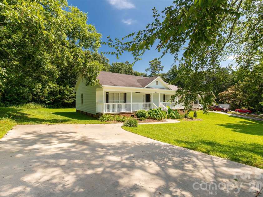 1675 Old Lynwood Circle, Lancaster, SC 29720.  MLS# CAR4270159, YatesRealty ID 1940. 