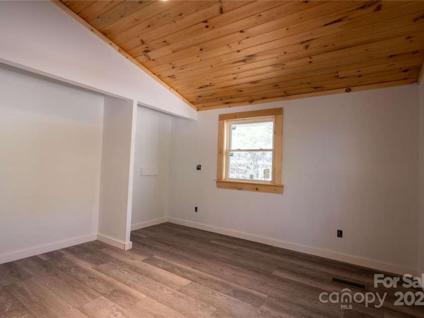 169 Old Chip Yard Drive, Burnsville, NC 28714.  MLS# CAR4226169, YatesRealty ID 1940. 