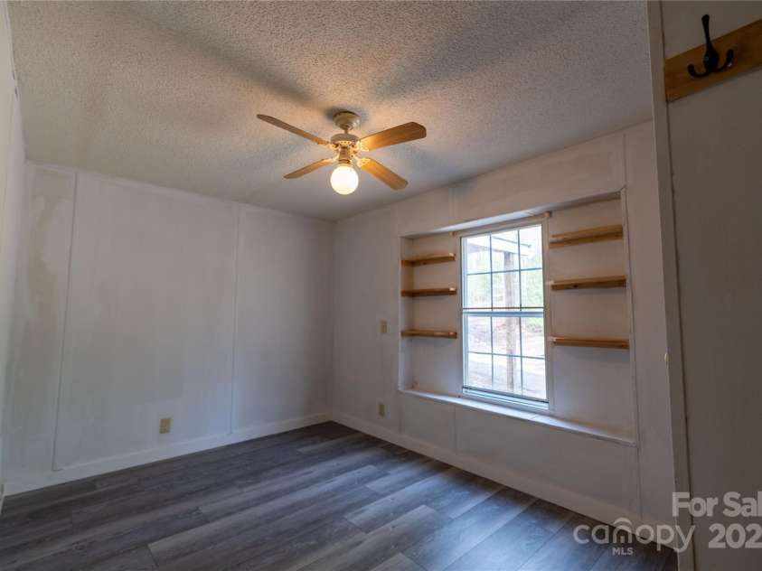 169 Old Chip Yard Drive, Burnsville, NC 28714.  MLS# CAR4226169, YatesRealty ID 1940. 