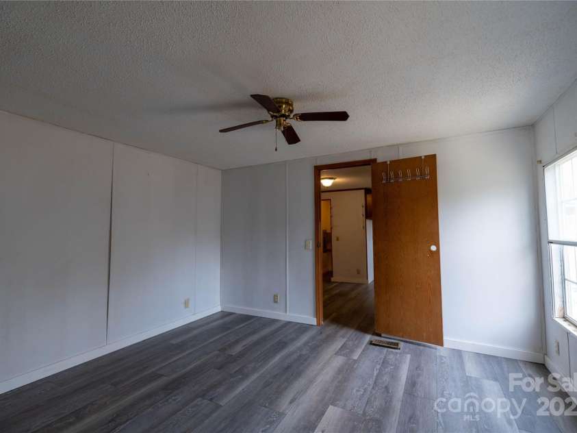 169 Old Chip Yard Drive, Burnsville, NC 28714.  MLS# CAR4226169, YatesRealty ID 1940. 